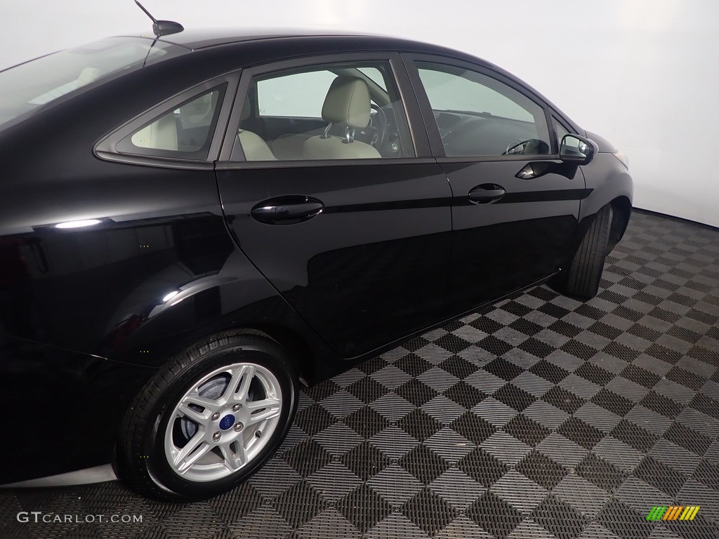 2019 Fiesta SE Sedan - Shadow Black / Medium Light Stone photo #19
