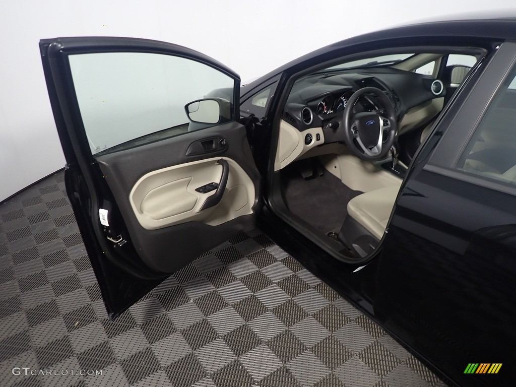 2019 Fiesta SE Sedan - Shadow Black / Medium Light Stone photo #20