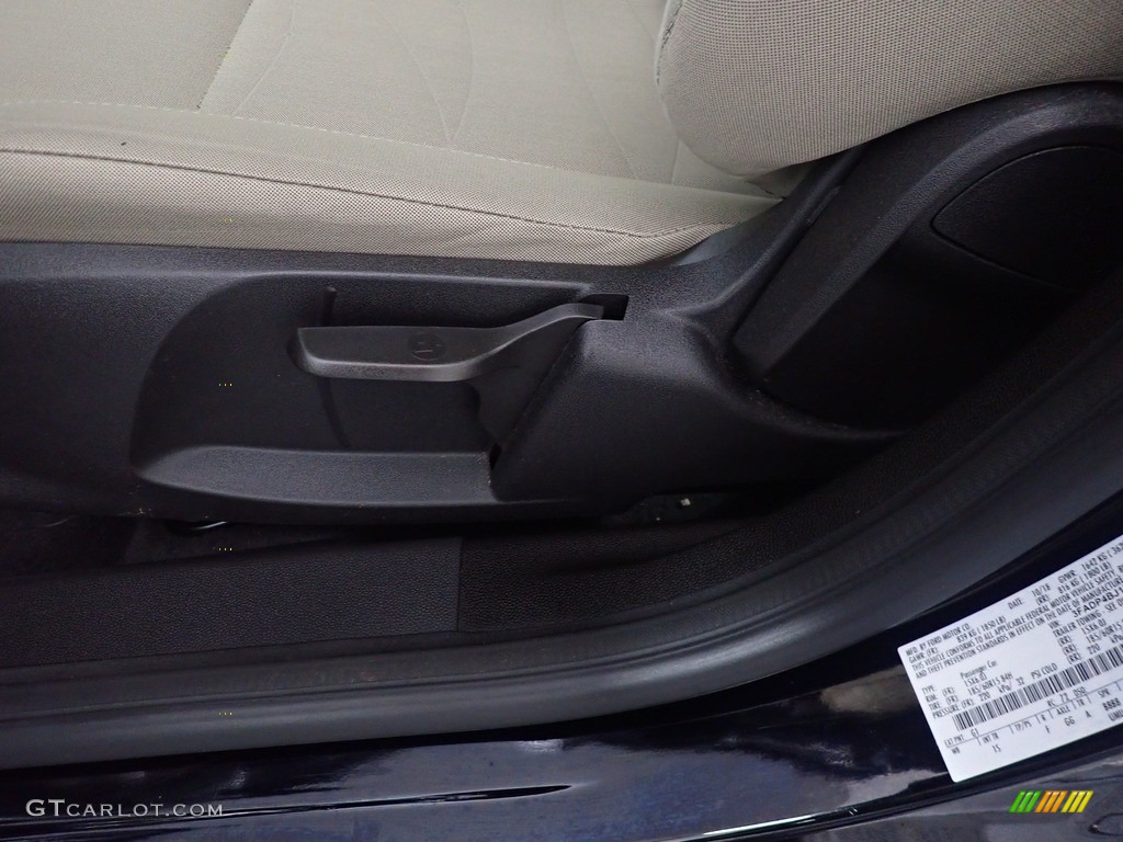 2019 Fiesta SE Sedan - Shadow Black / Medium Light Stone photo #23