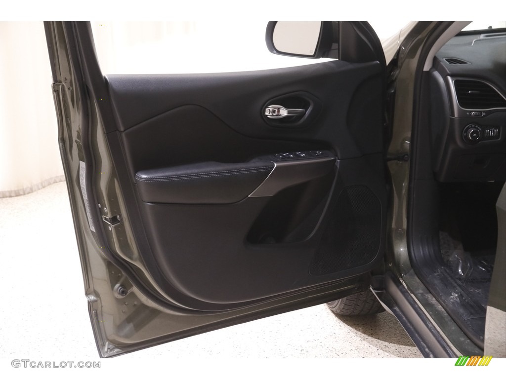 2019 Cherokee Latitude Plus 4x4 - Olive Green Pearl / Black photo #4