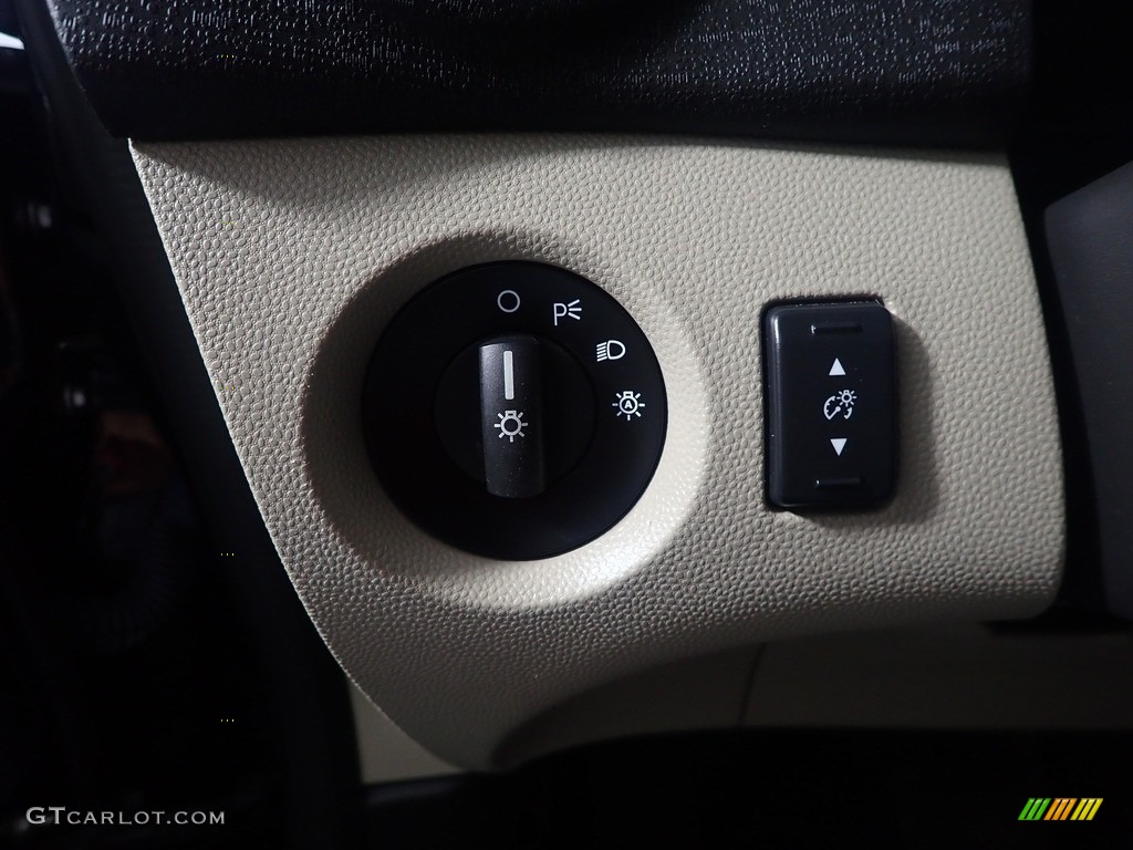 2019 Fiesta SE Sedan - Shadow Black / Medium Light Stone photo #31