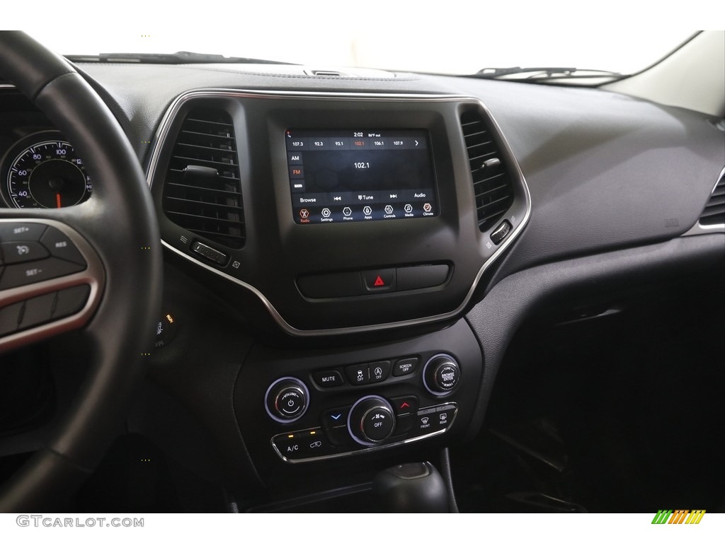 2019 Cherokee Latitude Plus 4x4 - Olive Green Pearl / Black photo #9