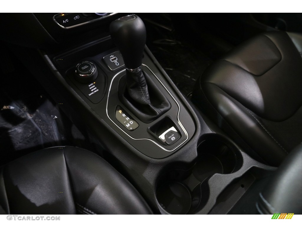 2019 Cherokee Latitude Plus 4x4 - Olive Green Pearl / Black photo #14
