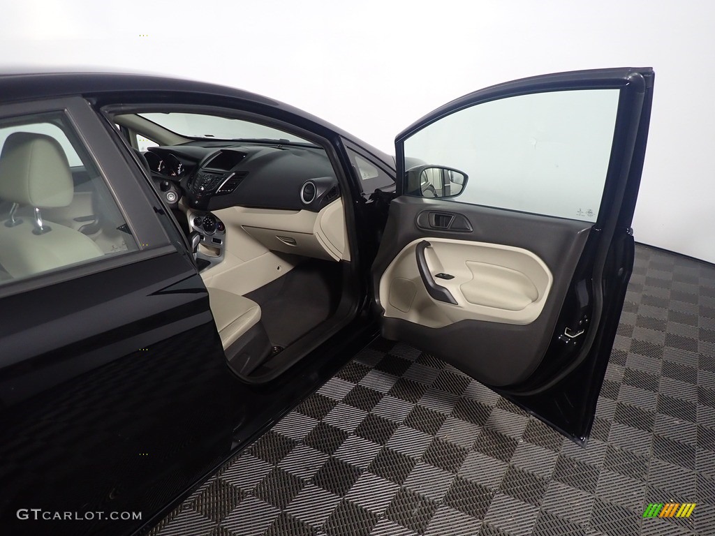2019 Fiesta SE Sedan - Shadow Black / Medium Light Stone photo #38