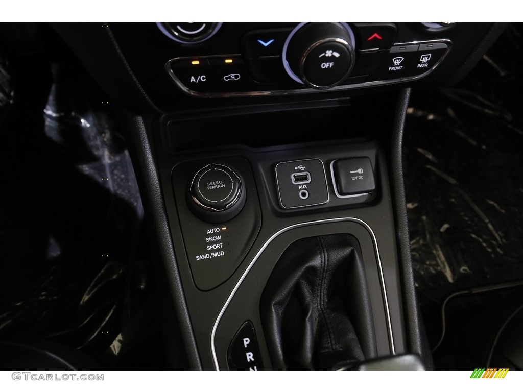 2019 Cherokee Latitude Plus 4x4 - Olive Green Pearl / Black photo #15