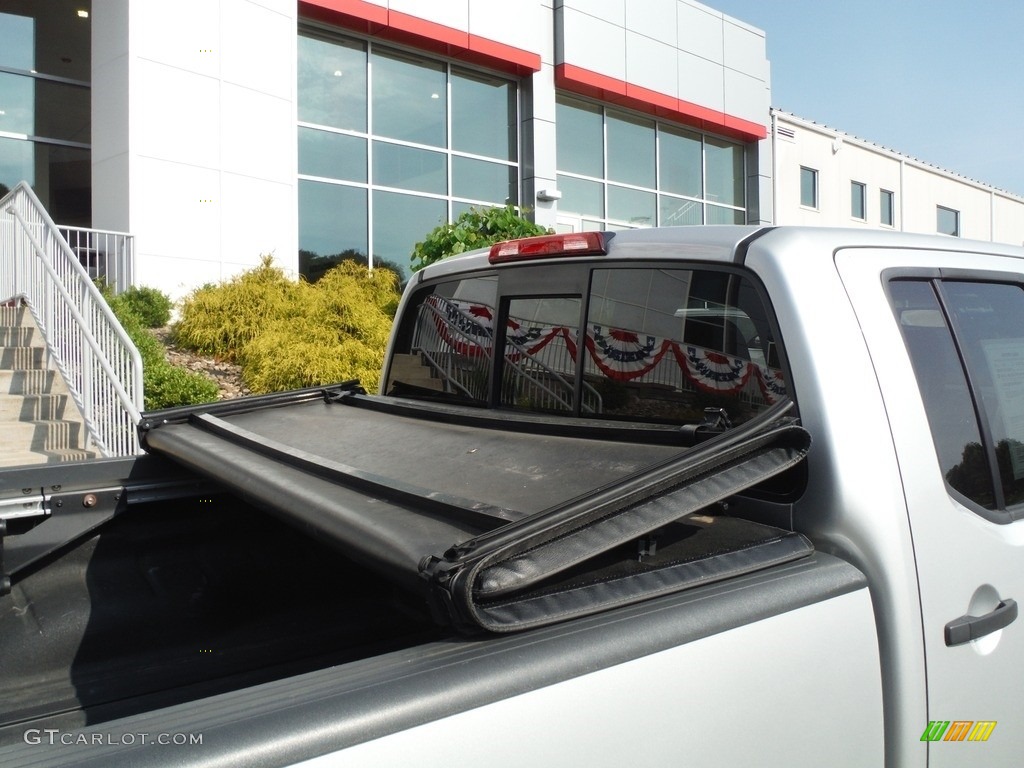 2017 Frontier SV Crew Cab 4x4 - Brilliant Silver / Graphite photo #18