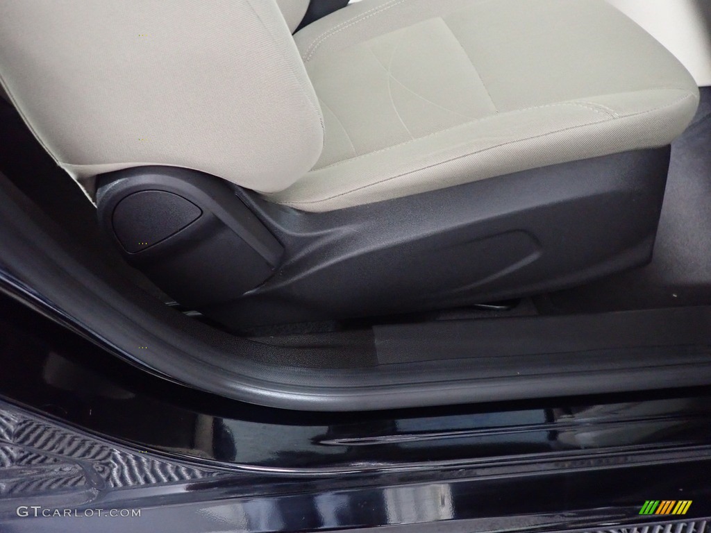 2019 Fiesta SE Sedan - Shadow Black / Medium Light Stone photo #40