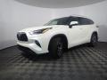 2021 Blizzard White Pearl Toyota Highlander XLE AWD  photo #9