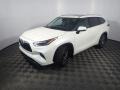 2021 Blizzard White Pearl Toyota Highlander XLE AWD  photo #10