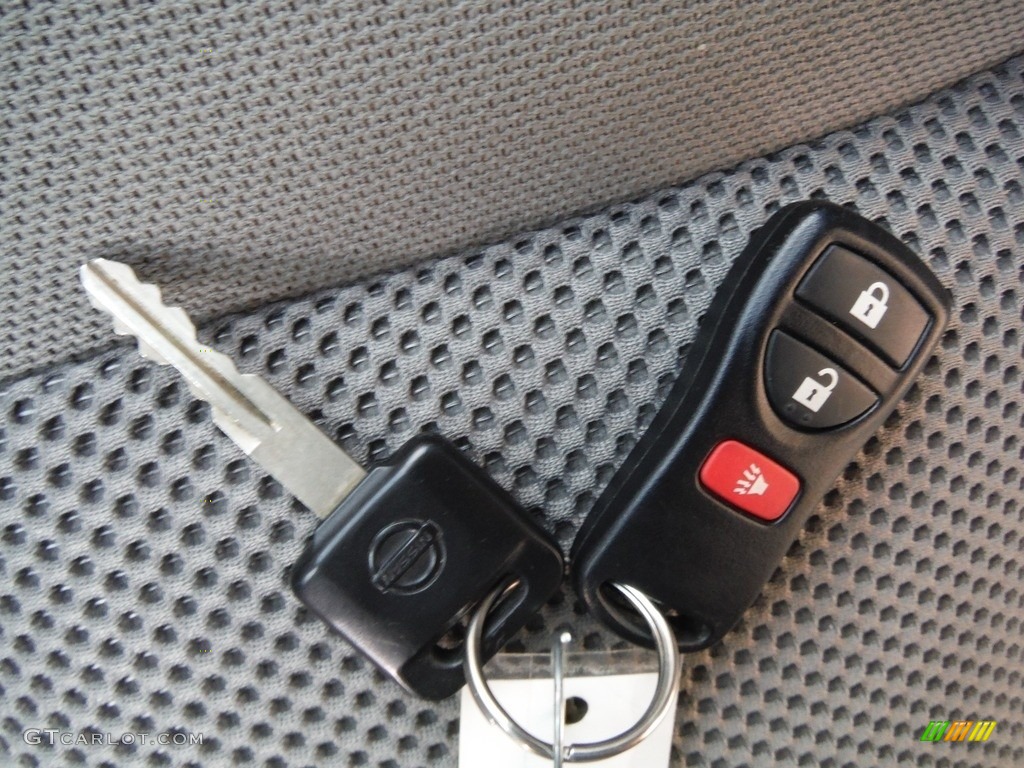 2017 Nissan Frontier SV Crew Cab 4x4 Keys Photos