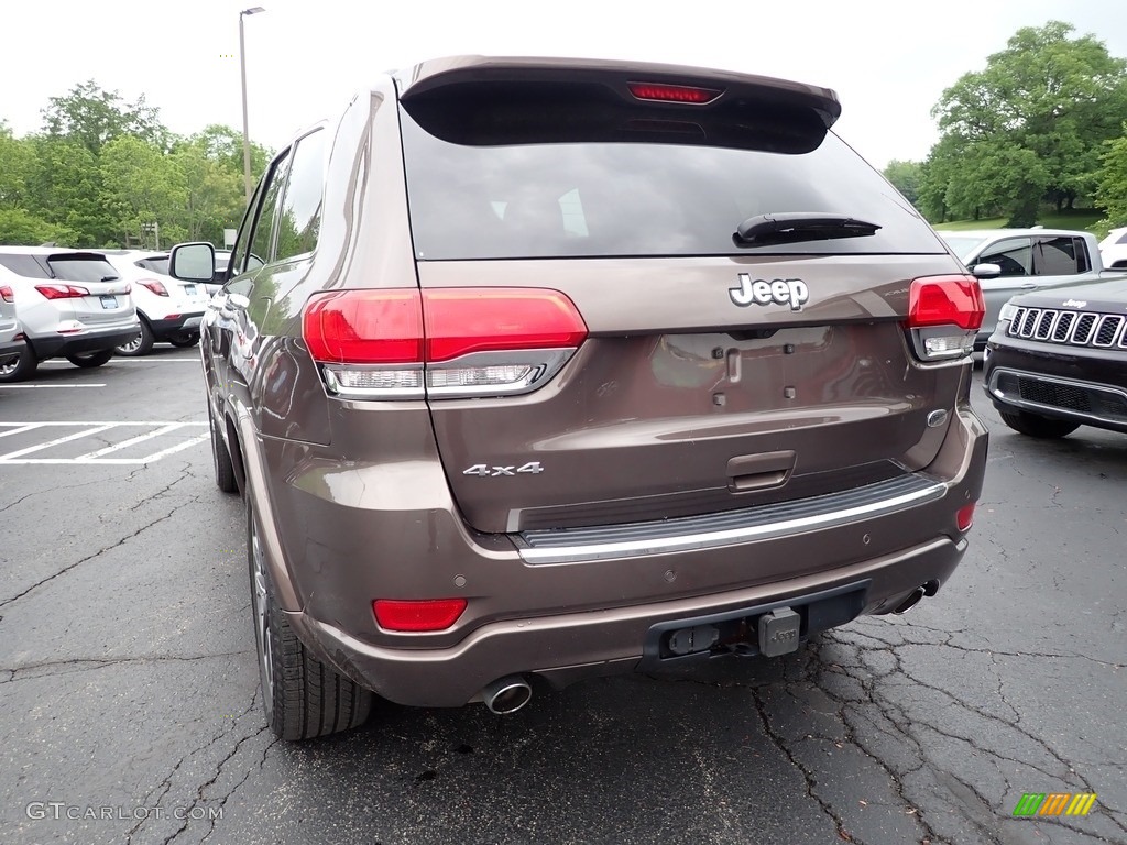 2017 Grand Cherokee Overland 4x4 - Walnut Brown Metallic / Brown/Light Frost Beige photo #4