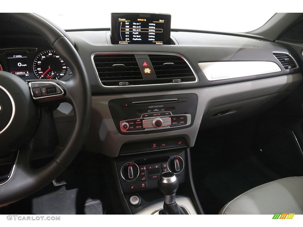 2018 Audi Q3 2.0 TFSI Premium quattro Dashboard Photos