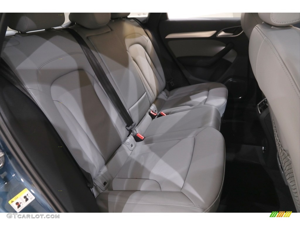 2018 Q3 2.0 TFSI Premium quattro - Utopia Blue Metallic / Rock Gray photo #17