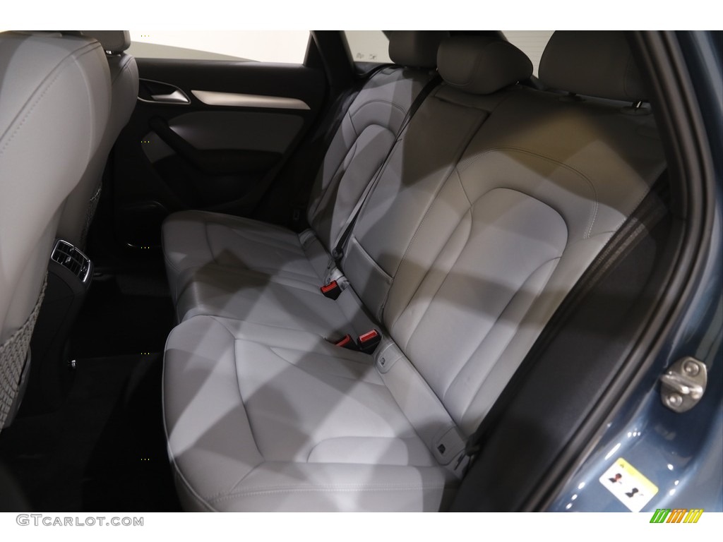 2018 Q3 2.0 TFSI Premium quattro - Utopia Blue Metallic / Rock Gray photo #18