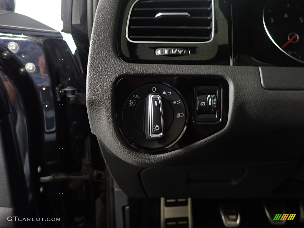 2019 Volkswagen Golf GTI SE Controls Photos