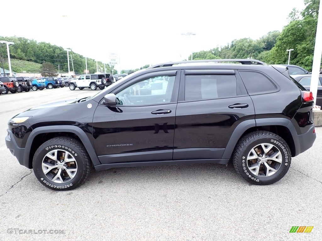 2017 Cherokee Trailhawk 4x4 - Diamond Black Crystal Pearl / Black photo #2