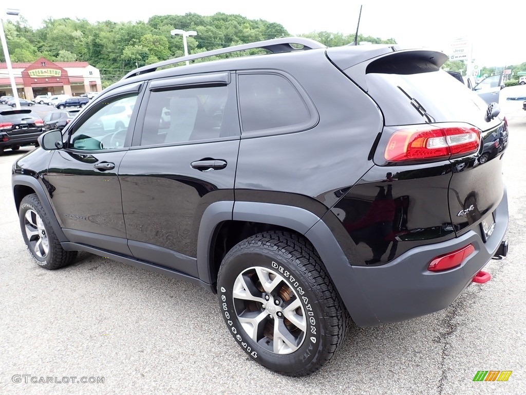 2017 Cherokee Trailhawk 4x4 - Diamond Black Crystal Pearl / Black photo #3