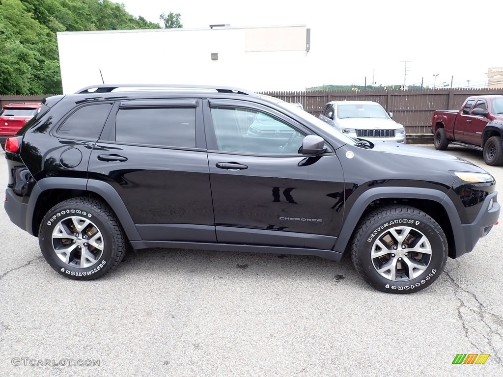 2017 Cherokee Trailhawk 4x4 - Diamond Black Crystal Pearl / Black photo #7
