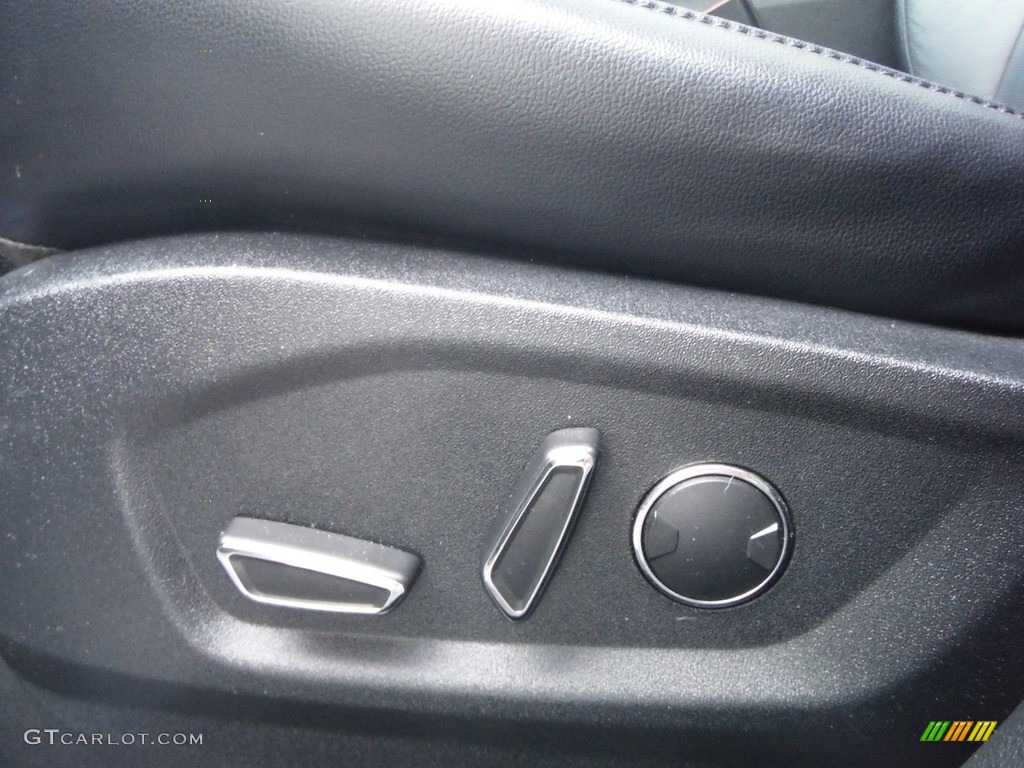 2019 Edge Titanium AWD - Ingot Silver / Ebony photo #15