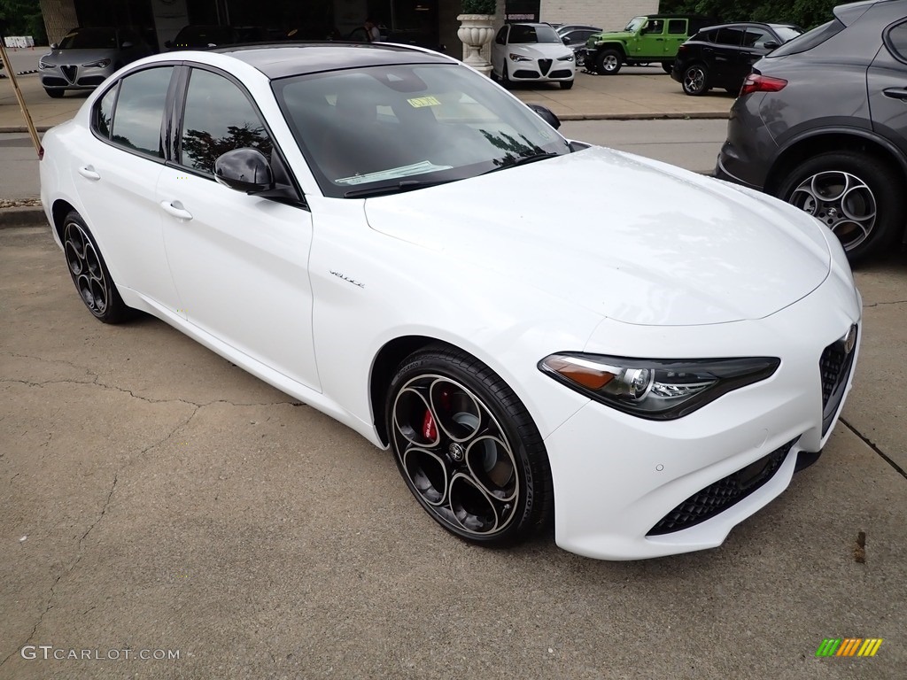 2022 Giulia Veloce AWD - Alfa White / Black/Red photo #7