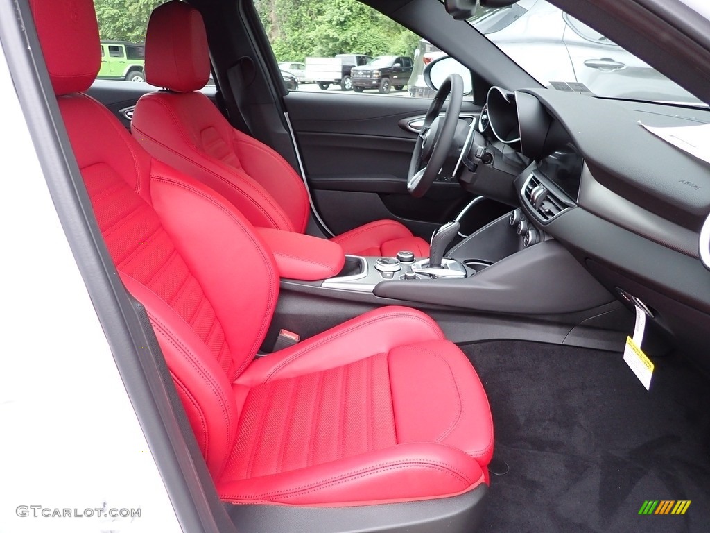 Black/Red Interior 2022 Alfa Romeo Giulia Veloce AWD Photo #144340555