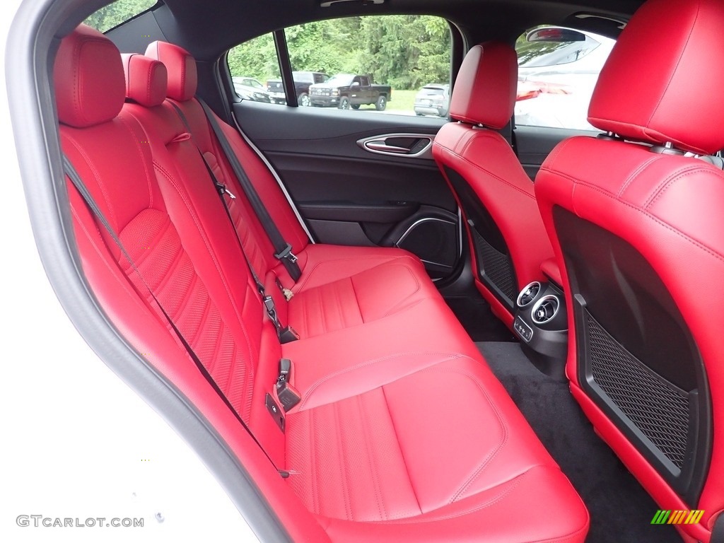 Black/Red Interior 2022 Alfa Romeo Giulia Veloce AWD Photo #144340573