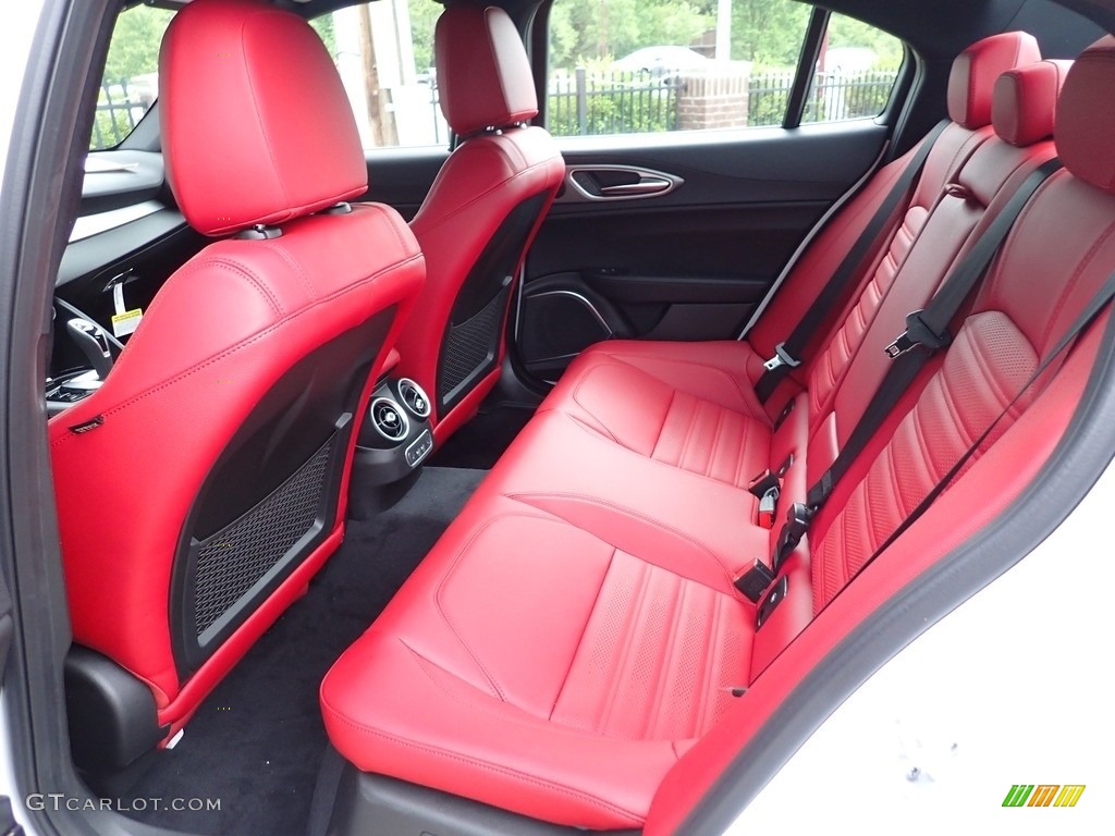 Black/Red Interior 2022 Alfa Romeo Giulia Veloce AWD Photo #144340588