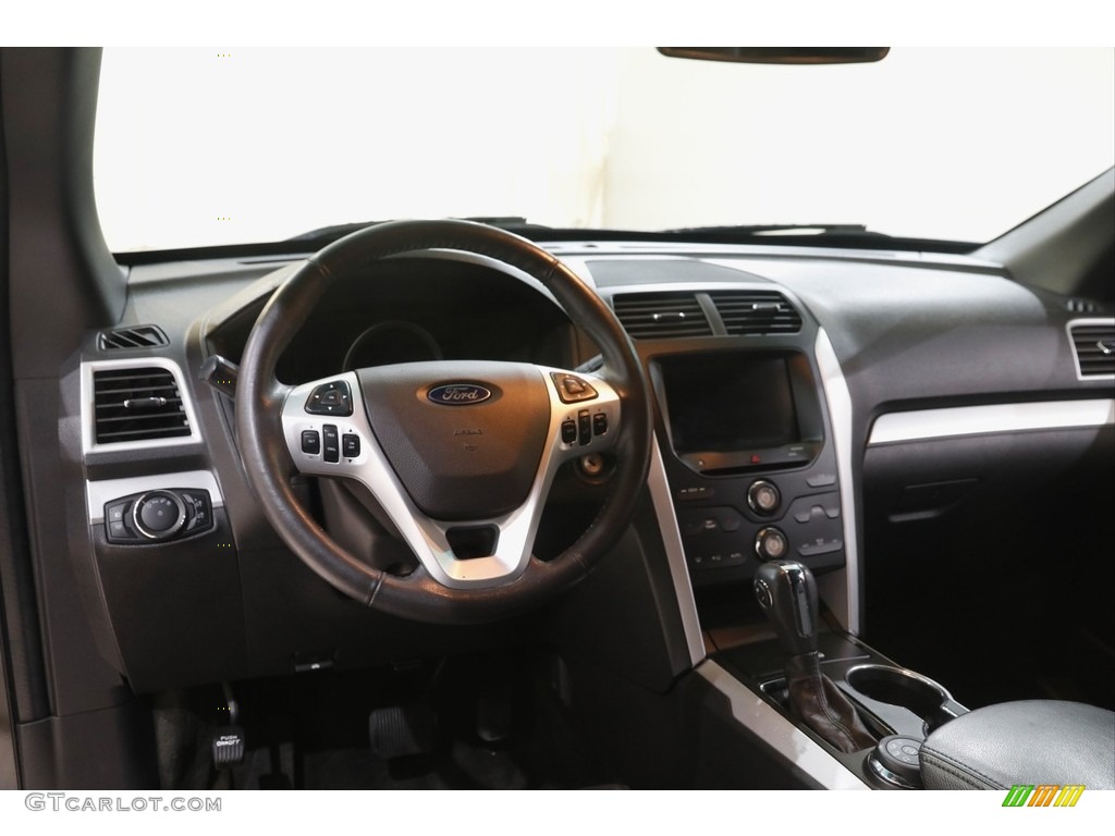 2015 Explorer XLT 4WD - Tuxedo Black / Charcoal Black photo #7