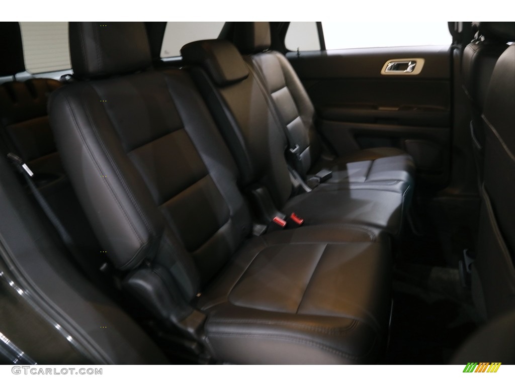 2015 Explorer XLT 4WD - Tuxedo Black / Charcoal Black photo #16
