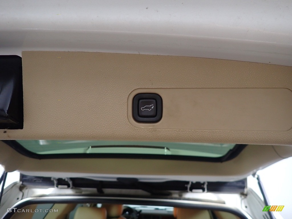 2010 Tahoe LT 4x4 - Summit White / Light Cashmere/Dark Cashmere photo #16