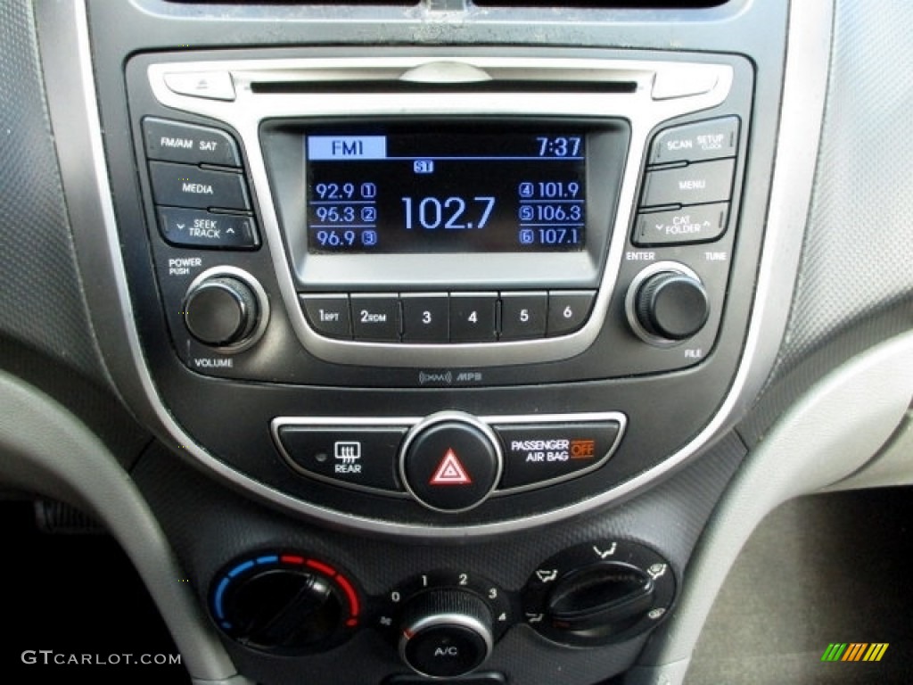 2015 Accent GLS - Boston Red / Gray photo #20