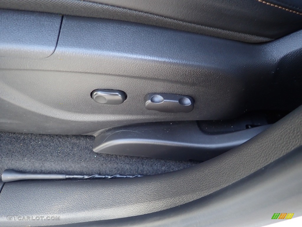 2019 Trax LT AWD - Summit White / Jet Black photo #25