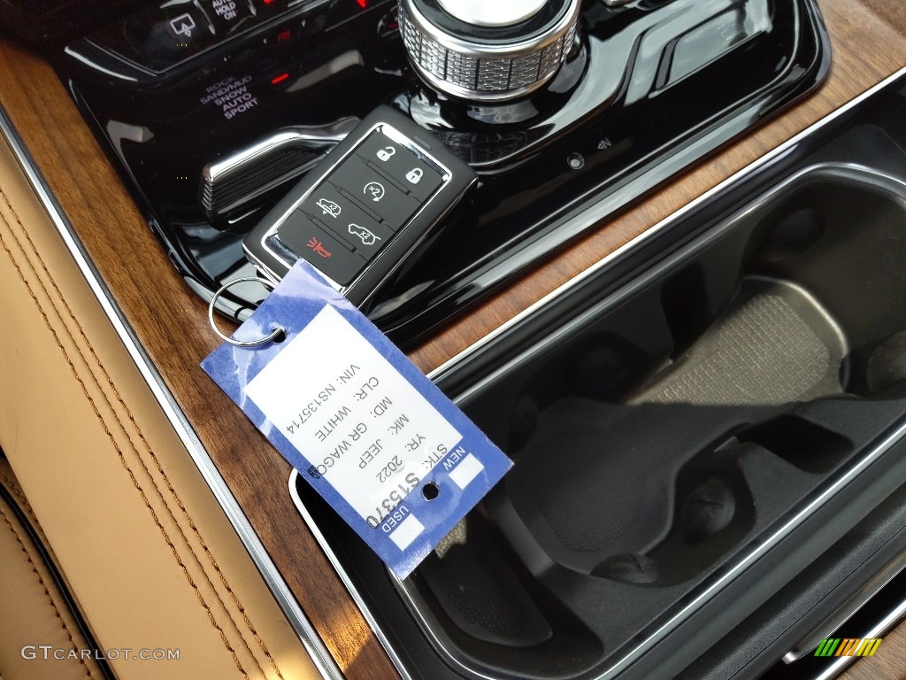 2022 Jeep Grand Wagoneer Series III 4x4 Keys Photos