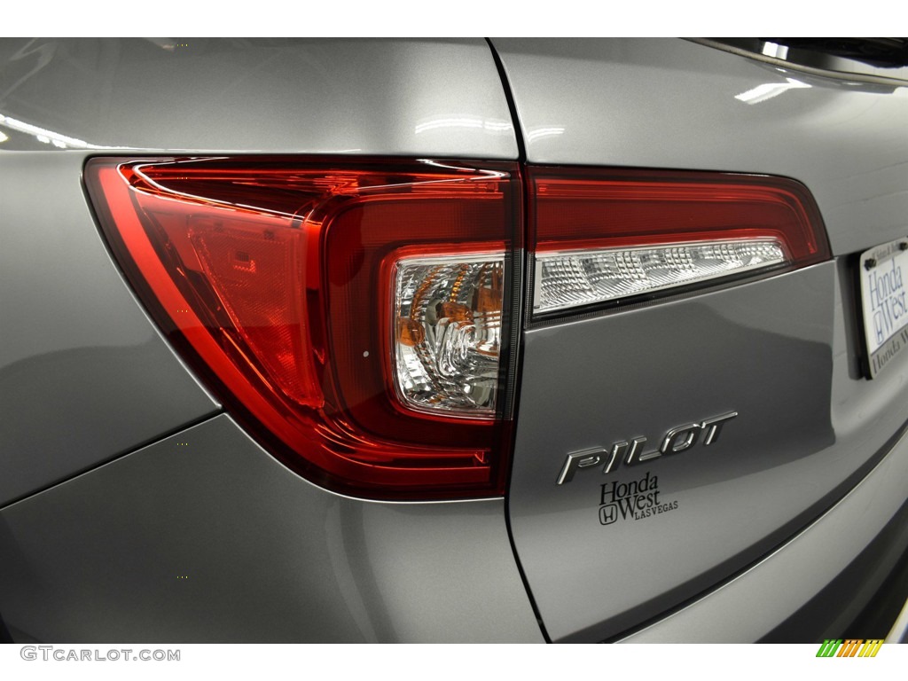 2019 Pilot EX-L - Lunar Silver Metallic / Gray photo #11