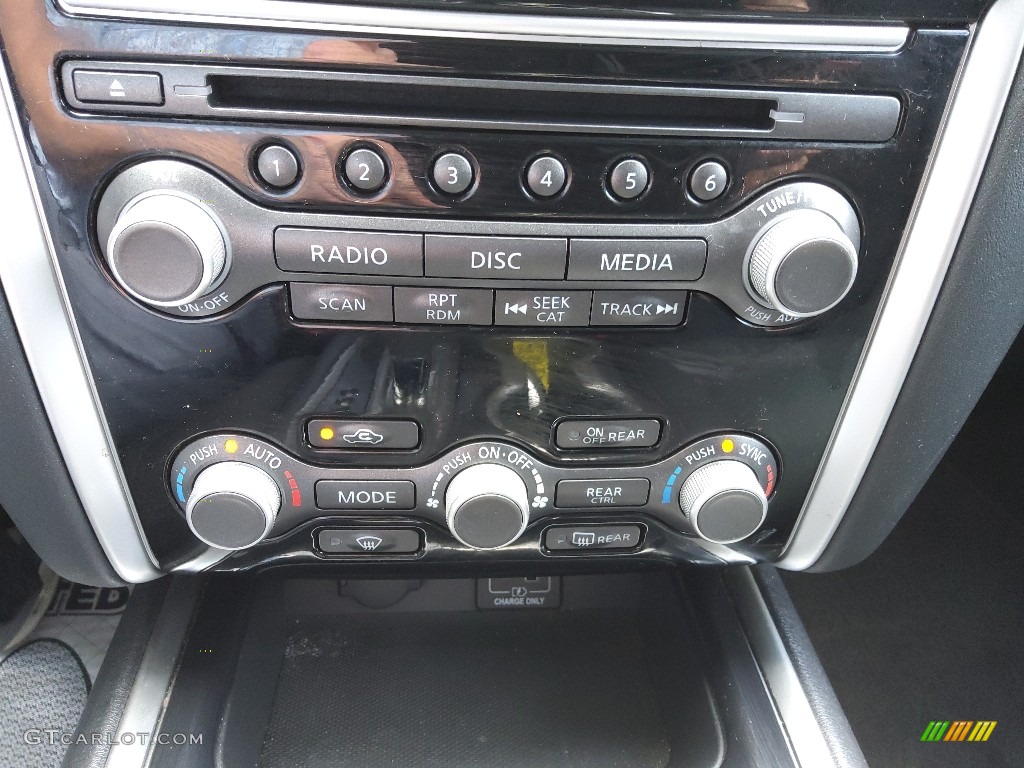 2019 Nissan Pathfinder S 4x4 Controls Photo #144374671