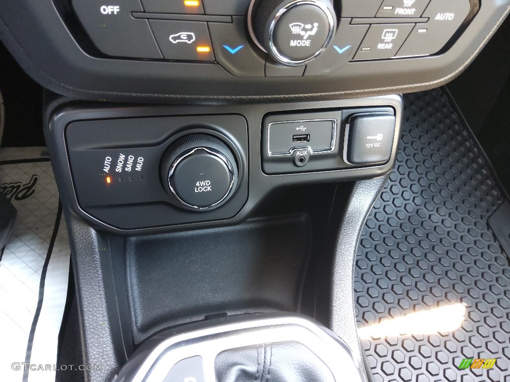 2022 Renegade Latitude 4x4 - Graphite Gray / Black photo #26