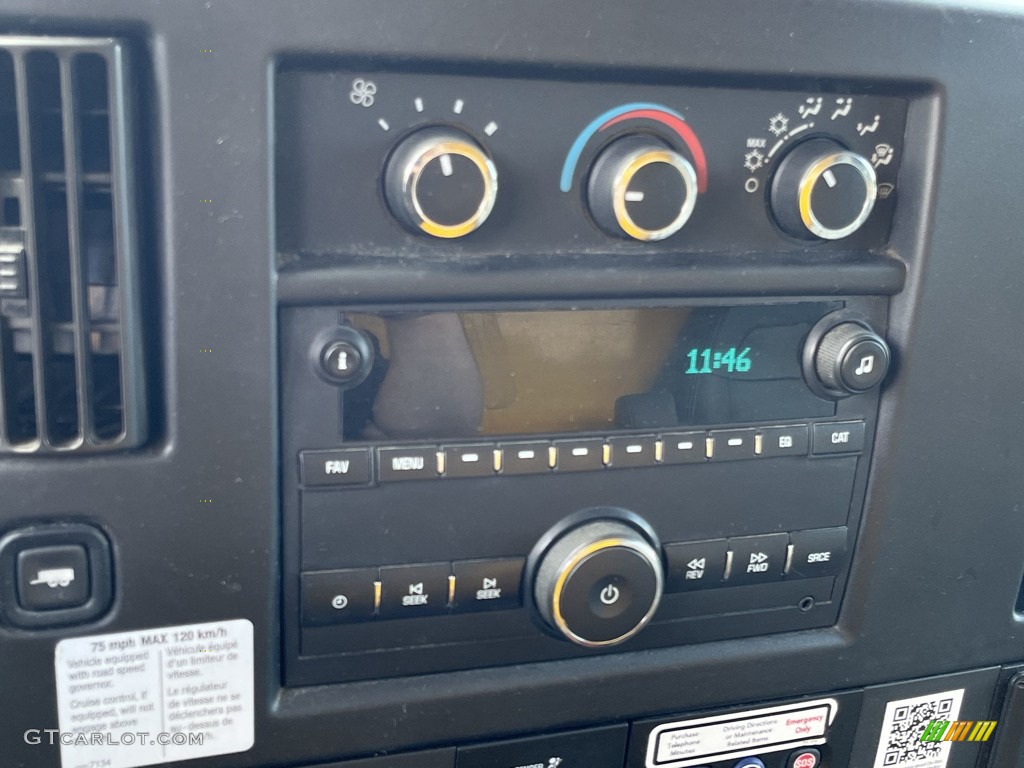 2017 GMC Savana Cutaway 3500 Commercial Moving Truck Controls Photo #144382559