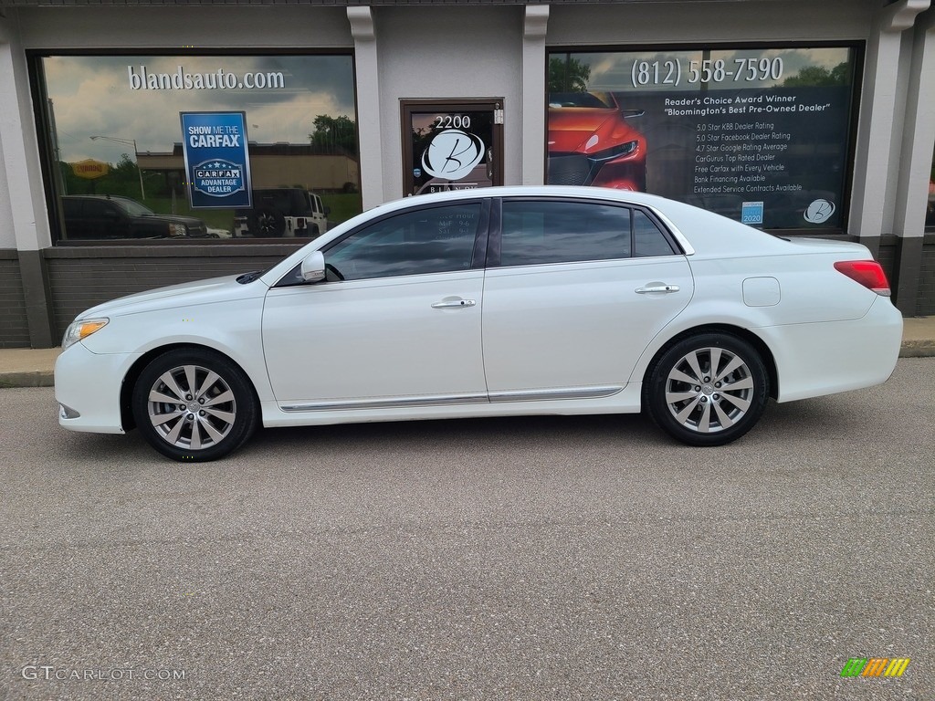 Blizzard White Pearl Toyota Avalon