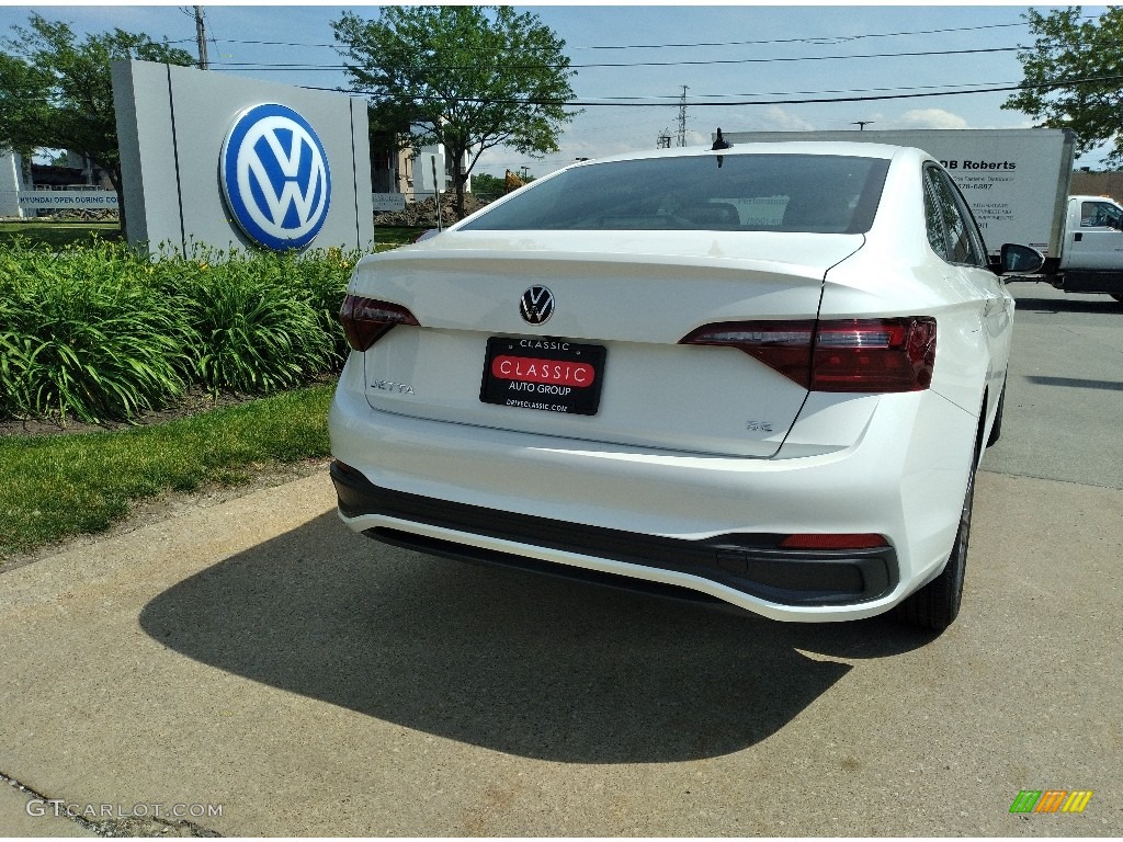 2022 Jetta SE - Oryx White Pearl / Titan Black photo #4