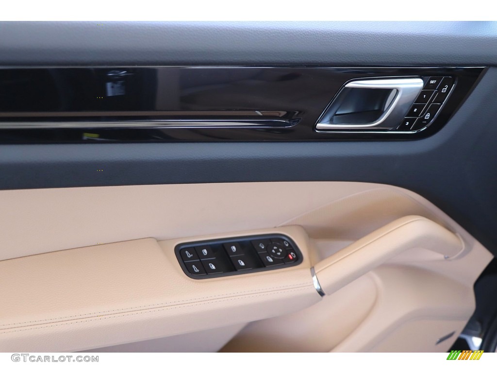 2021 Porsche Cayenne Standard Cayenne Model Black/Mojave Beige Door Panel Photo #144399318