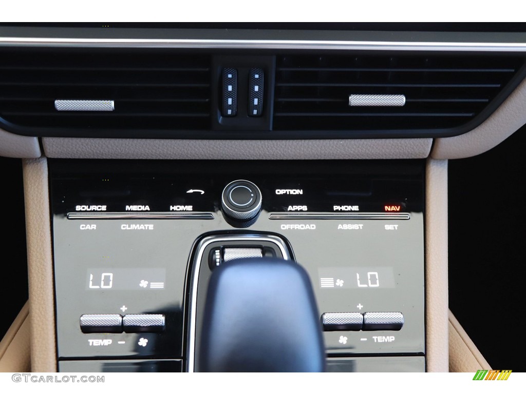 2021 Porsche Cayenne Standard Cayenne Model Controls Photo #144399570
