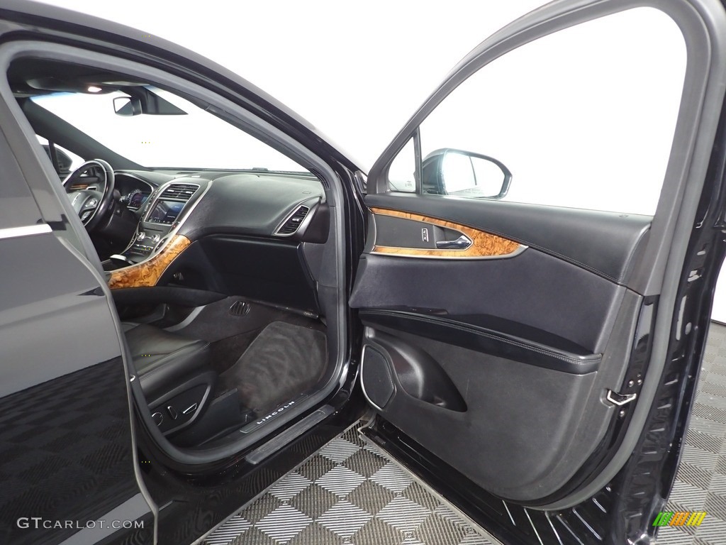 2016 Lincoln MKX Reserve AWD Ebony Door Panel Photo #144402201