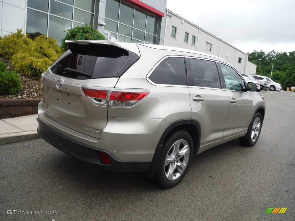 2016 Highlander Limited Platinum AWD - Creme Brulee Mica / Almond photo #14