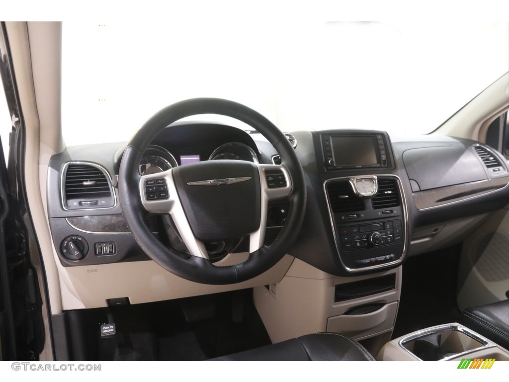 2015 Town & Country Touring - Brilliant Black Crystal Pearl / Black/Light Graystone photo #6