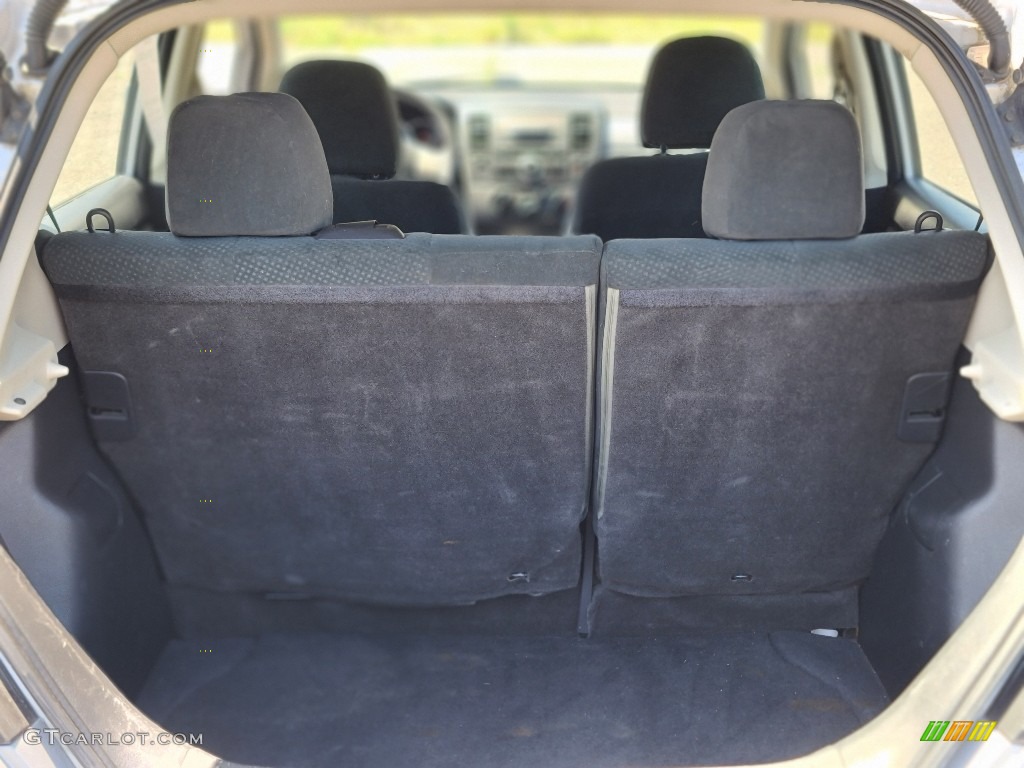 2011 Versa 1.8 S Hatchback - Brilliant Silver Metallic / Charcoal photo #14
