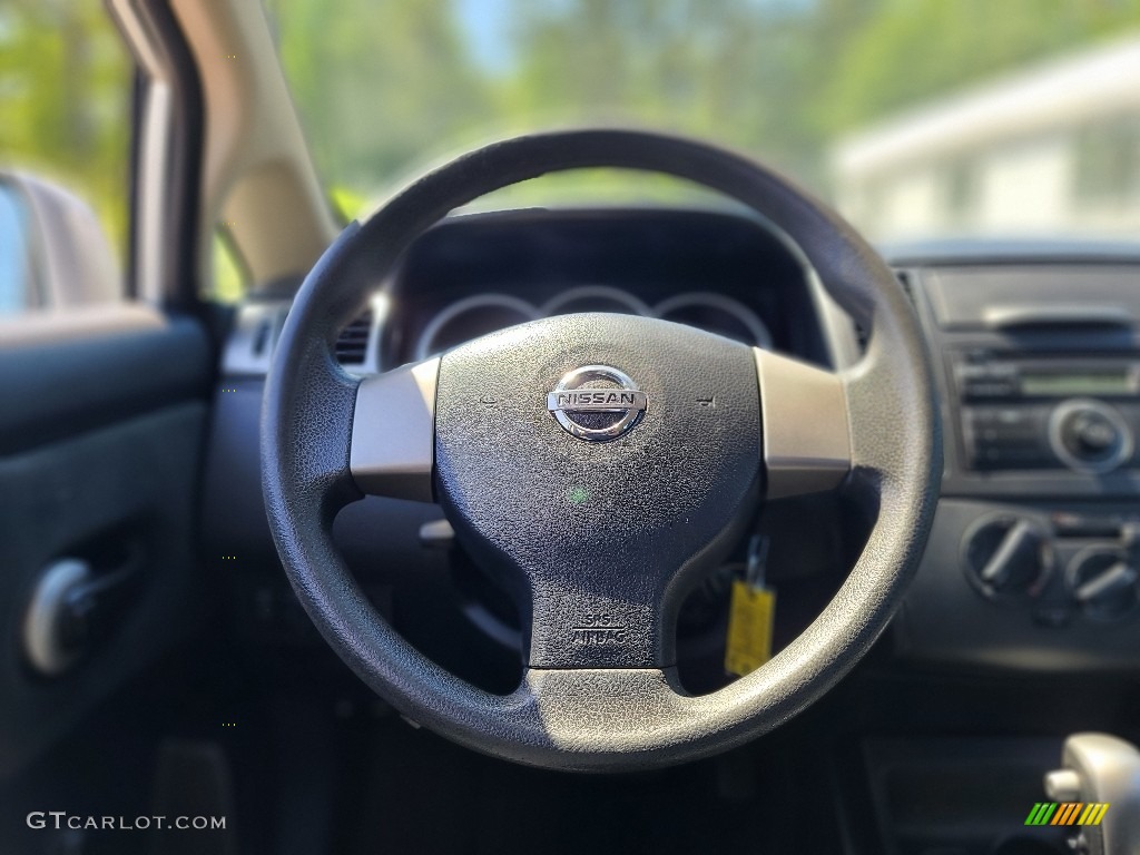 2011 Versa 1.8 S Hatchback - Brilliant Silver Metallic / Charcoal photo #22