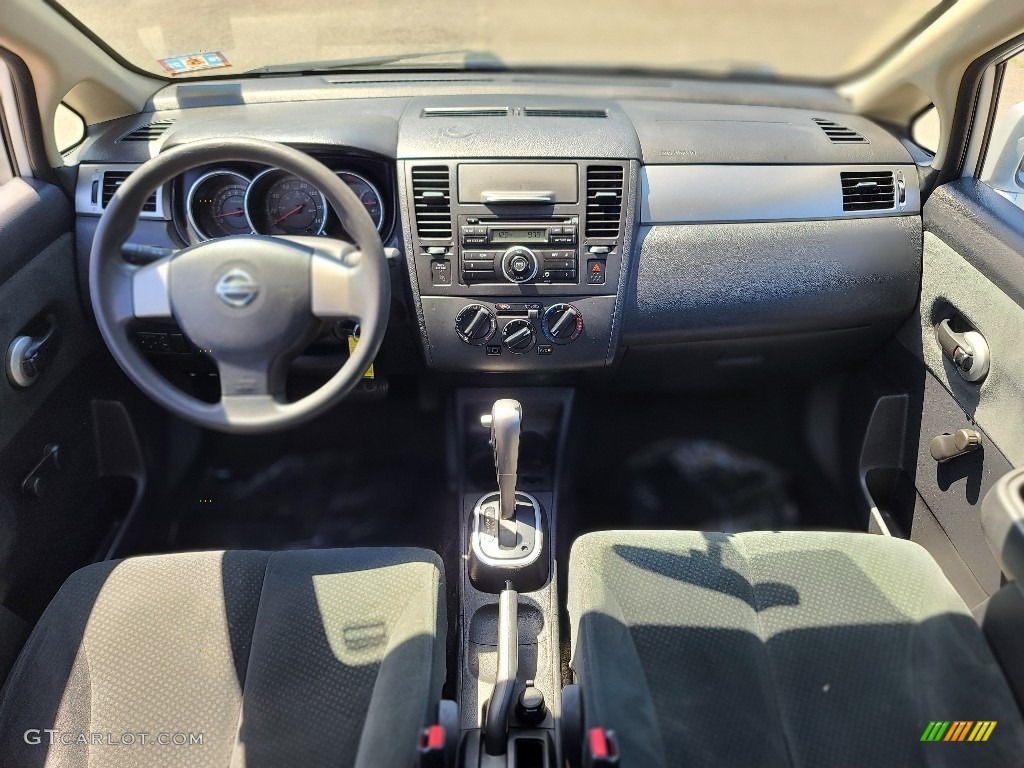 2011 Versa 1.8 S Hatchback - Brilliant Silver Metallic / Charcoal photo #24