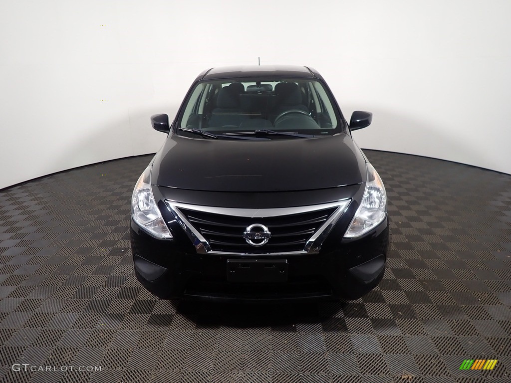 2016 Versa SV Sedan - Super Black / Charcoal photo #3