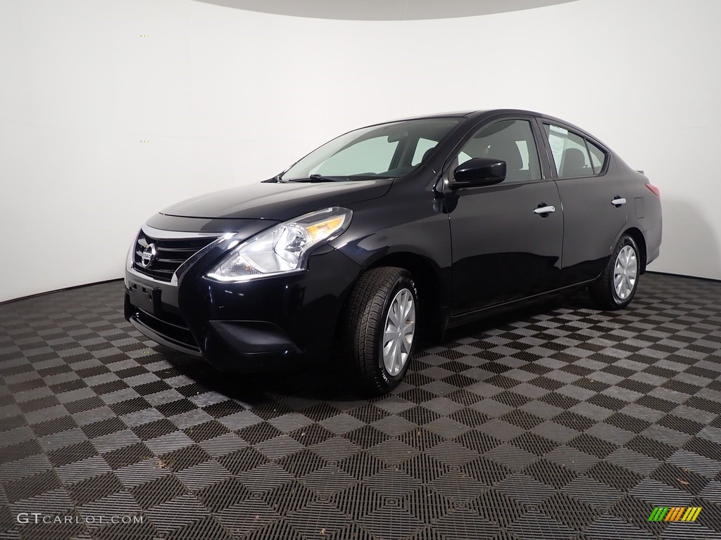 2016 Versa SV Sedan - Super Black / Charcoal photo #6