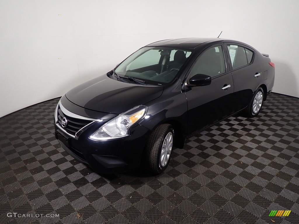 2016 Versa SV Sedan - Super Black / Charcoal photo #7